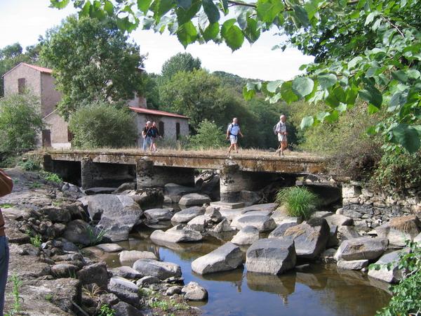 RdS2009_269_600.JPG - Traversée 13 - Pont du Guy (chaussée à gauche) - de La Verrie vers Mortagne